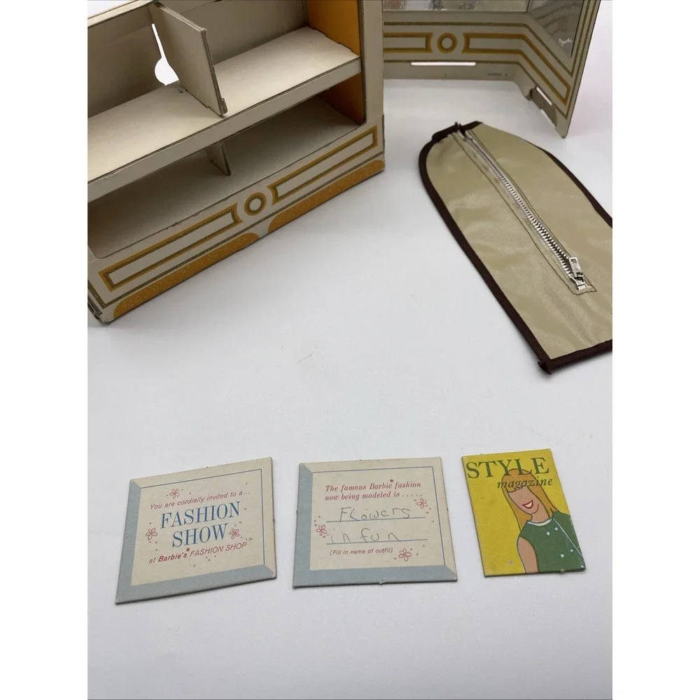 Vintage Barbie Fashion Shop Original 1962 Mirror,‎ Showcase Books Garment Bag